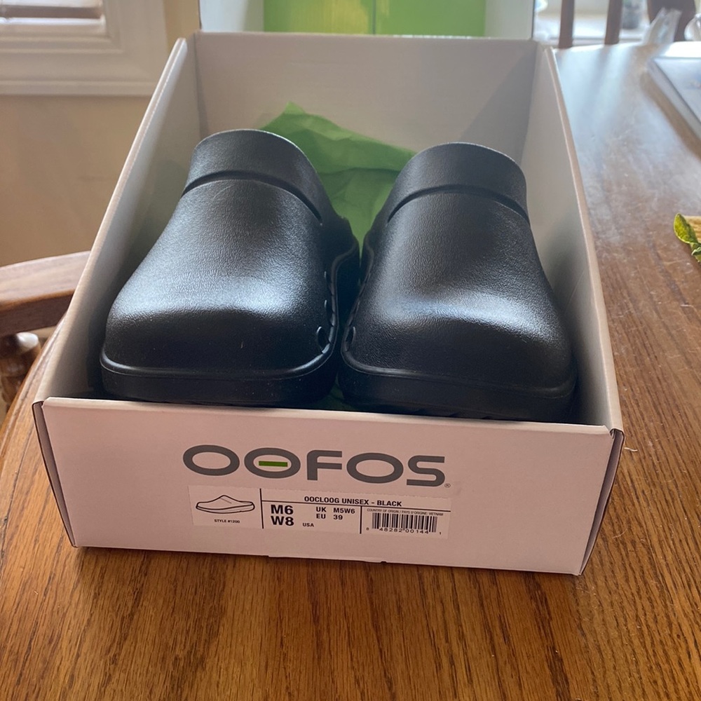 Oofos womens size 8 slip on shoes
